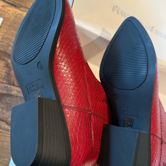 NEVER WORN!  Dirty Laundry (by Chinese Laundry) women's cowboy boots - Picture 4 of 16